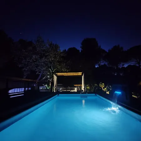 Con Piscina E Sauna Finlandese Villa