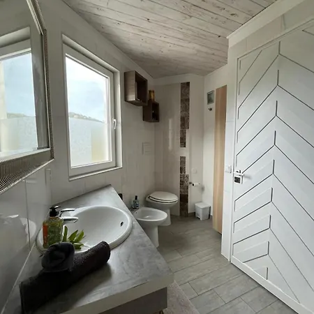 Con Piscina E Sauna Finlandese Gratteri